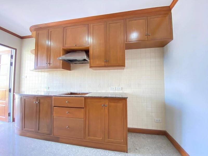 SCC Residence, Bangkok, 42/3 Soi Sukhumvit 31, Khlong Tan Nua, Watthana, Bangkok, 3 Bedrooms, 240 sqm, Apartment For Rent, by Teeranant Chonwisaikajon, 500582435 - DDproperty.com