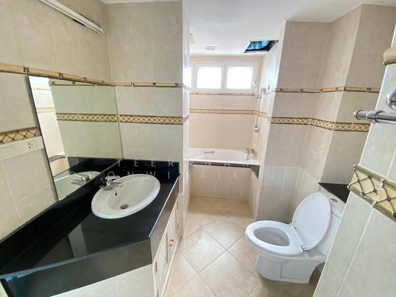 SCC Residence, Bangkok, 42/3 Soi Sukhumvit 31, Khlong Tan Nua, Watthana, Bangkok, 3 Bedrooms, 240 sqm, Apartment For Rent, by Teeranant Chonwisaikajon, 500582435 - DDproperty.com