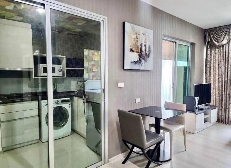 Life Ratchadapisek, Bangkok, 279 Ratchadapisaek Road, Huai Khwang, Bangkok, 2 Bedrooms, 47 sqm, Condo For Rent, by Puttirat Kleebyam, 500582808 - DDproperty.com