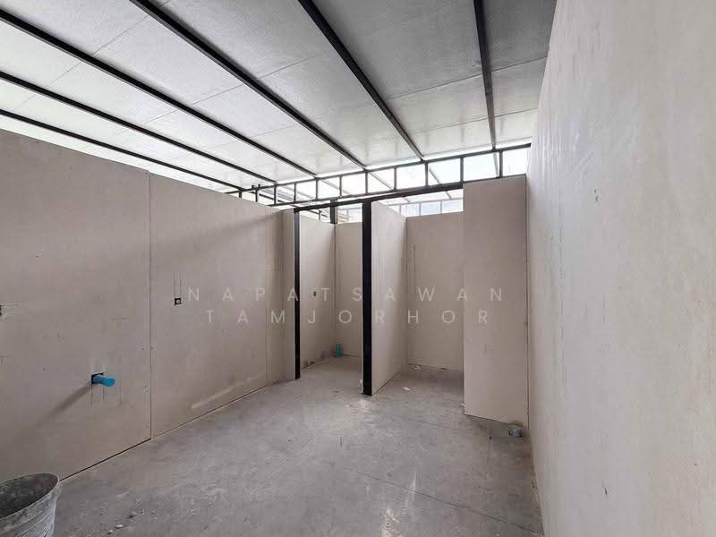Shine@33 (formerly Triple Oaks), Bangkok, Khlong Tan Nua, Watthana, Bangkok, Studio, 300 sqm, Apartment For Rent, by Napatsawan Tamjorhor, 500582864 - DDproperty.com