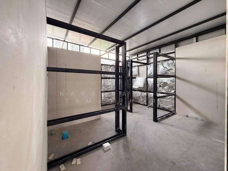 Shine@33 (formerly Triple Oaks), Bangkok, Khlong Tan Nua, Watthana, Bangkok, Studio, 300 sqm, Apartment For Rent, by Napatsawan Tamjorhor, 500582864 - DDproperty.com