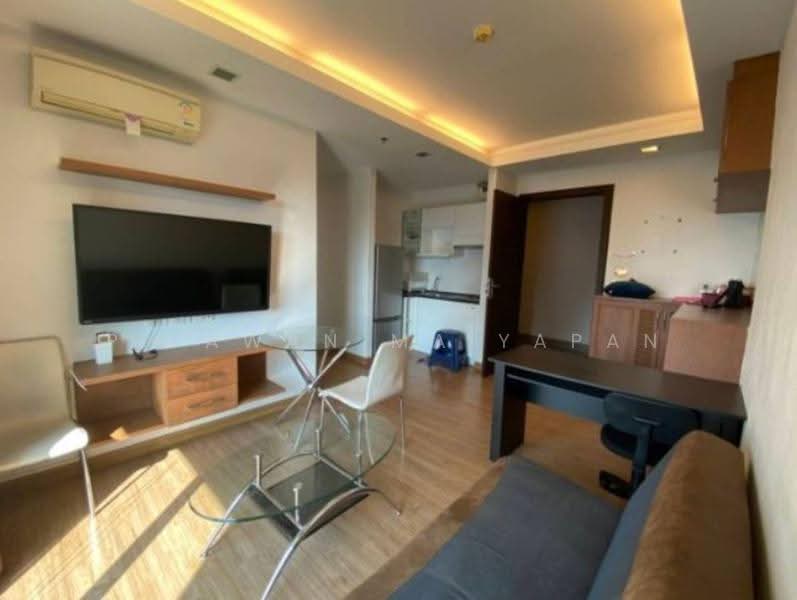 Thru Thonglor, Bangkok, Petchaburi Road, Bang Kapi, Huai Khwang, Bangkok, 2 Bedrooms, 56 sqm, Condo For Rent, by Piyawan Maiyapan, 500583399 - DDproperty.com