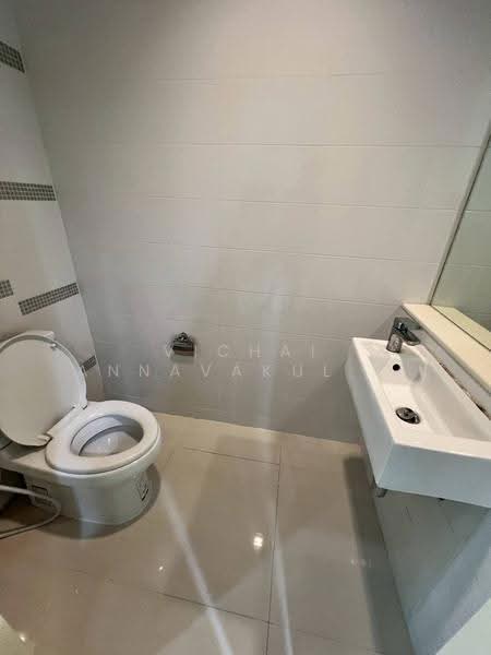Baan Klang Muang Ratchayothin, Bangkok, 464 Phahonyothin Alley, Sena Nikhom, Chatuchak, Bangkok, 3 Bedrooms, 124 sqm, Townhouse For Rent, by Vichai Annavakulthorn, 500583458 - DDproperty.com