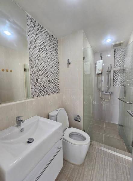 Life Ratchadapisek, Bangkok, 279 Ratchadapisaek Road, Huai Khwang, Bangkok, 2 Bedrooms, 65 sqm, Condo For Rent, by Sarawut Ratchawong, 500583471 - DDproperty.com