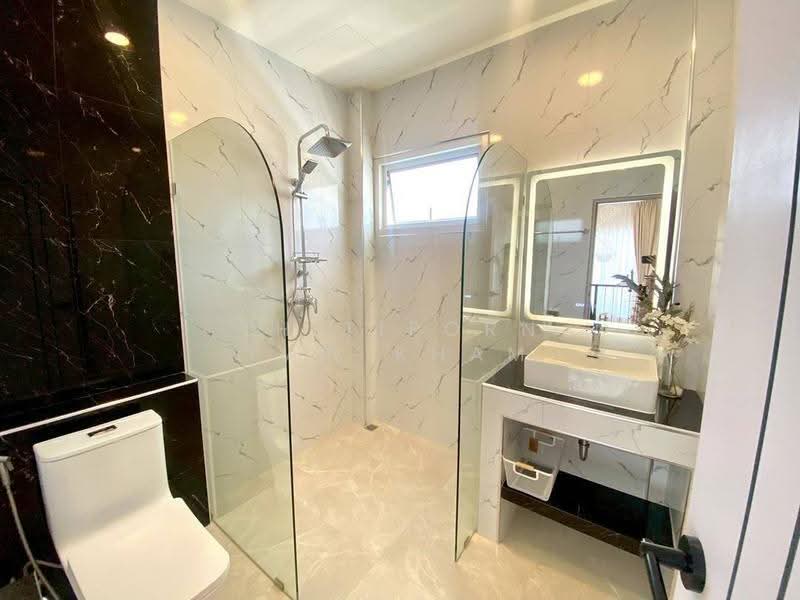 Chaiyapruek 2 Suwinthawong Khumklao, bangkok, Khumklao Road, Saen Sab, Min Buri, Bangkok, 5 Bedrooms, 250 sqm, Single Detached House For Sale, by Thitiporn Pawikham, 500583640 - DDproperty.com