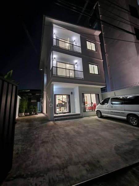 3-BR House, Bangkok, Phra Kanong Nua, Watthana, Bangkok, 3 Bedrooms, 200 sqm, Single Detached House For Sale, by Suchada Yodyiem, 500583900 - DDproperty.com
