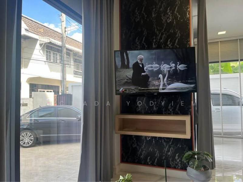 3-BR House, Bangkok, Phra Kanong Nua, Watthana, Bangkok, 3 Bedrooms, 200 sqm, Single Detached House For Sale, by Suchada Yodyiem, 500583900 - DDproperty.com