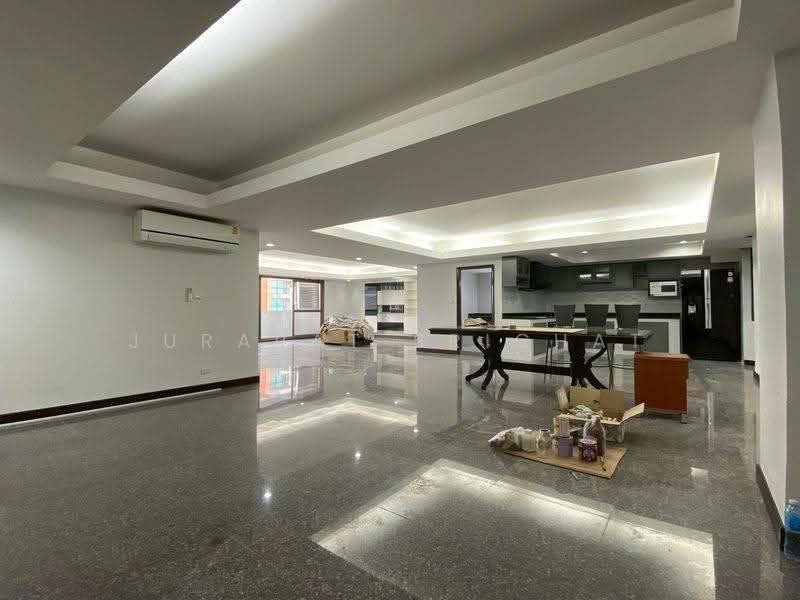 Royal Castle Sukhumvit, Bangkok, 30 Soi Sukhumvit 39, Khlongtoei Nua, Watthana, Bangkok, 4 Bedrooms, 220 sqm, Condo For Rent, by Jurarat Srichat, 500583950 - DDproperty.com