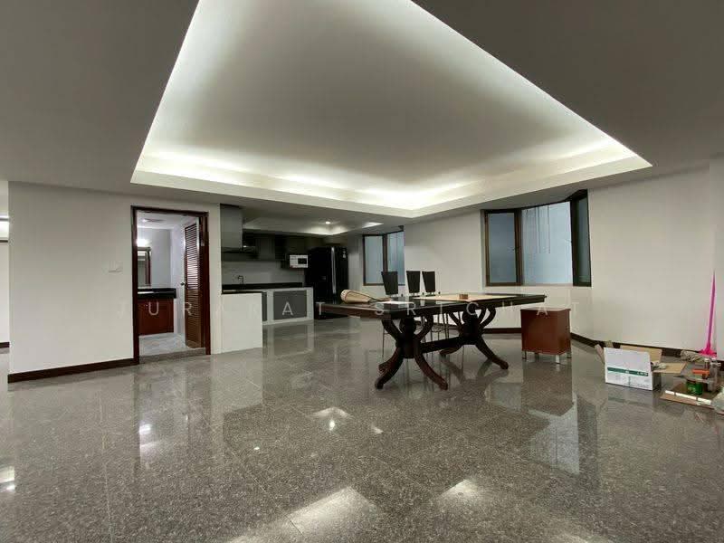 Royal Castle Sukhumvit, Bangkok, 30 Soi Sukhumvit 39, Khlongtoei Nua, Watthana, Bangkok, 4 Bedrooms, 220 sqm, Condo For Rent, by Jurarat Srichat, 500583950 - DDproperty.com