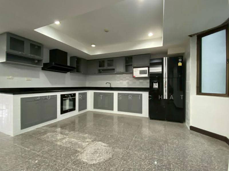 Royal Castle Sukhumvit, Bangkok, 30 Soi Sukhumvit 39, Khlongtoei Nua, Watthana, Bangkok, 4 Bedrooms, 220 sqm, Condo For Rent, by Jurarat Srichat, 500583950 - DDproperty.com