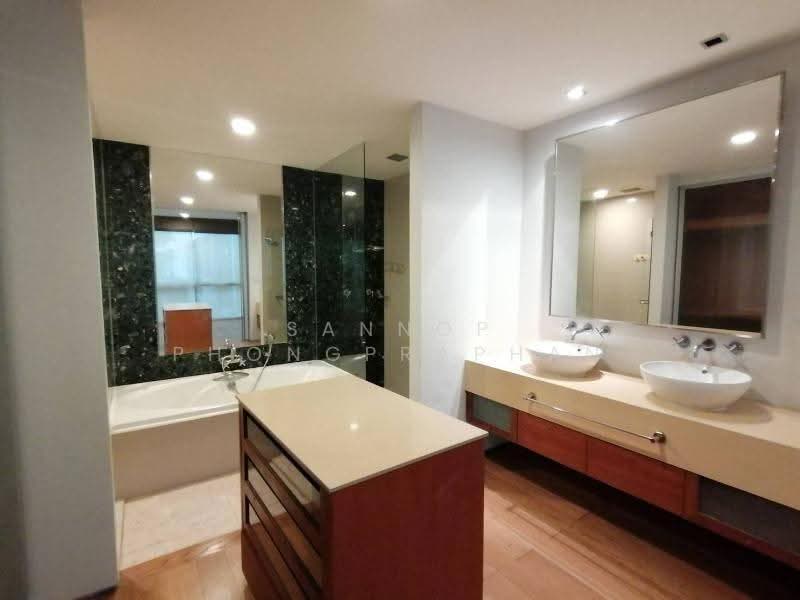 Ficus Lane, Bangkok, Soi Sukhumvit 44/1, Phra Kanong, Khlong Toei, Bangkok, 3 Bedrooms, 210 sqm, Condo For Rent, by Sannop Phongpraphan, 500584123 - DDproperty.com