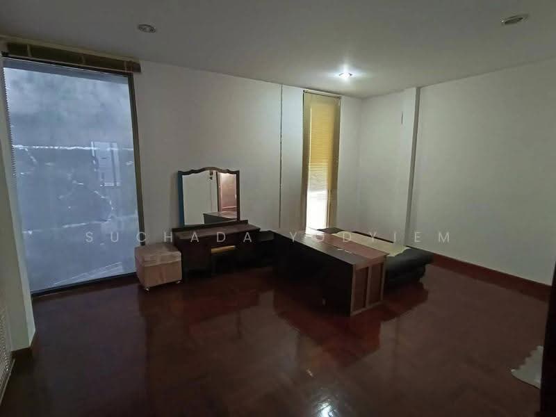 5-BR House, bangkok, Bang Khun Sri, Bangkok Noi, Bangkok, 5 Bedrooms, 400 sqm, Single Detached House For Sale, by Suchada Yodyiem, 500584406 - DDproperty.com