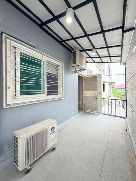 ทาวน์เฮ้าส์ 3 ชั้น ประชาราษฎร์บำเพ็ญ 26, bangkok, Samsen Nok, Huai Khwang, Bangkok, 4 Bedrooms, 170 sqm, Townhouse For Sale, by Punpapa Rassamee, 500584742 - DDproperty.com