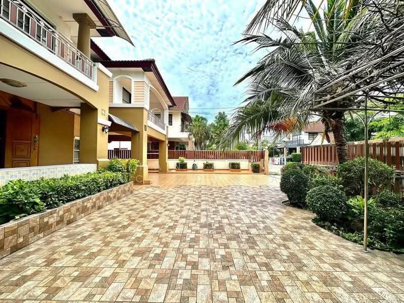 5-BR House, chon-buri, Surasak, Si Racha, Chon Buri (Pattaya), 5 Bedrooms, 377 sqm, Single Detached House For Sale, by Thanyalag Chanchodtanakul, 500586013 - DDproperty.com