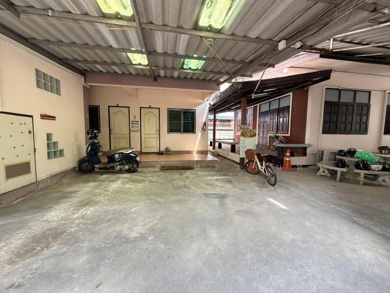 240 Sq.wah Land with Buildings on Arak Road, Chiang Mai Old City, chiang-mai, Sri Phum, Muang Chiang Mai, Chiang Mai, 10+ Bedrooms, 500 sqm, Single Detached House For Sale, by จีระนันท์ หล้ากันหา, 500586225 - DDproperty.com