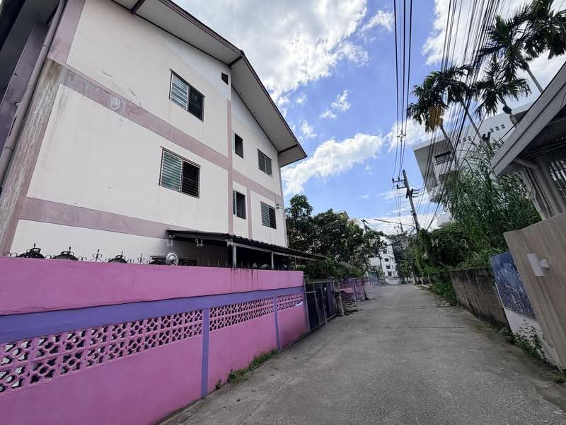 240 Sq.wah Land with Buildings on Arak Road, Chiang Mai Old City, chiang-mai, Sri Phum, Muang Chiang Mai, Chiang Mai, 10+ Bedrooms, 500 sqm, Single Detached House For Sale, by จีระนันท์ หล้ากันหา, 500586225 - DDproperty.com