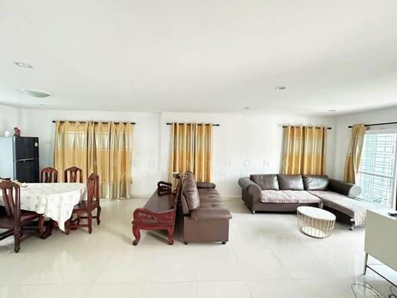 EDGE Central Pattaya, chon-buri, Pattaya Sai Song, Bang Lamung, Bang Lamung (Pattaya), Chon Buri (Pattaya), 3 Bedrooms, 204 sqm, Condo For Rent, by Kradumthong Wongchan, 500586287 - DDproperty.com