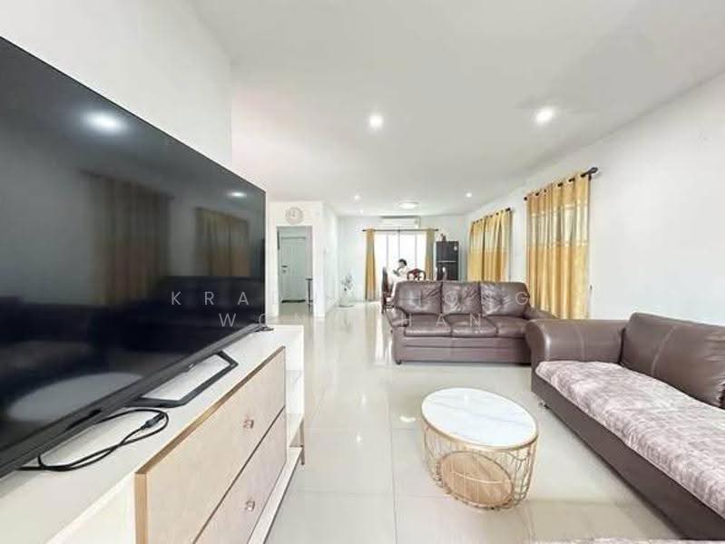 EDGE Central Pattaya, chon-buri, Pattaya Sai Song, Bang Lamung, Bang Lamung (Pattaya), Chon Buri (Pattaya), 3 Bedrooms, 204 sqm, Condo For Rent, by Kradumthong Wongchan, 500586287 - DDproperty.com