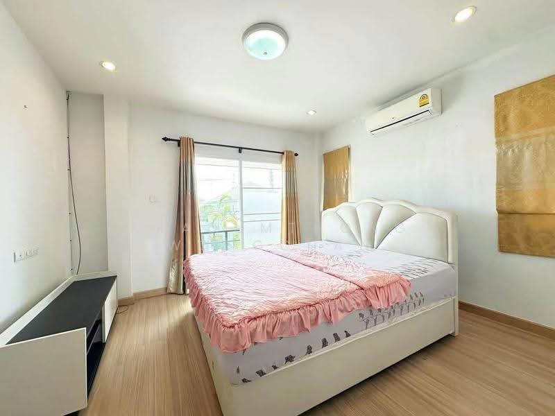 EDGE Central Pattaya, chon-buri, Pattaya Sai Song, Bang Lamung, Bang Lamung (Pattaya), Chon Buri (Pattaya), 3 Bedrooms, 204 sqm, Condo For Rent, by Kradumthong Wongchan, 500586287 - DDproperty.com