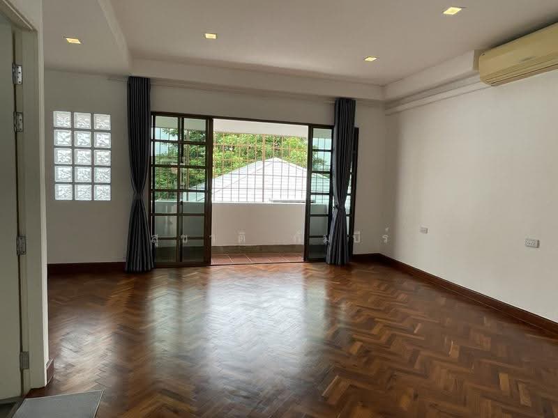 Rent Large Home Office Ekkamai 22, bangkok, Khlong Tan Nua, Watthana, Bangkok, , 450 sqm, Office Space For Rent, by Suchart Gambhir, 500586697 - DDproperty.com