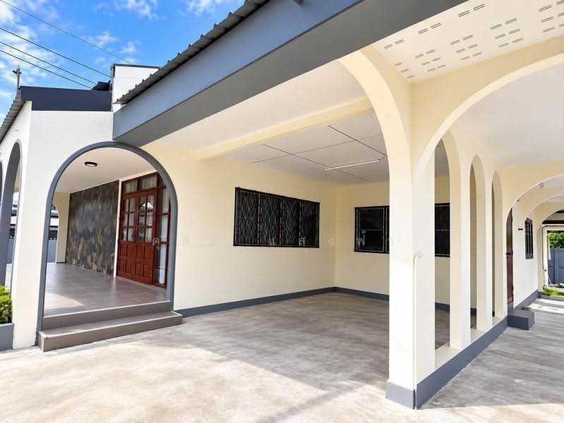 ให้เช่าบ้านเดี่ยวพื้นที่เยอะมาก ใกล้ รพ.สมเด็จ ณ ศรีราชา, chon-buri, Si Racha, Chon Buri (Pattaya), 3 Bedrooms, 400 sqm, Single Detached House For Rent, by Dusit Saengfa, 500586796 - DDproperty.com