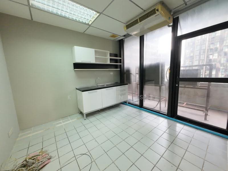 Chamnan Phenjati Business Center : อาคาร ชำนาญเพ็ญชาติ บิสเนสเซ็นเตอร์, กรุงเทพ, ห้วยขวาง, กรุงเทพ, 218 ตร.ม., สำนักงาน ให้เช่า, โดย Khun Nest, 500587255 - DDproperty.com