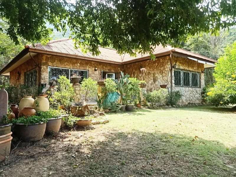 บ้านเดี่ยวพร้อมที่ดินแก่งกระจาน เพชรบุรี, phetchaburi, Kaeng Krachan, Phetchaburi, 6 Bedrooms, 200 sqm, Single Detached House For Sale, by The Best Property นาถ, 500587273 - DDproperty.com