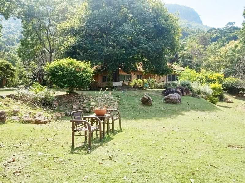 บ้านเดี่ยวพร้อมที่ดินแก่งกระจาน เพชรบุรี, phetchaburi, Kaeng Krachan, Phetchaburi, 6 Bedrooms, 200 sqm, Single Detached House For Sale, by The Best Property นาถ, 500587273 - DDproperty.com
