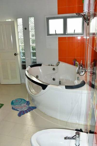 Baan Dusit Pattaya Lake, chon-buri, Entrance Road, Huai Yai, Bang Lamung (Pattaya), Chon Buri (Pattaya), 6 Bedrooms, 360 sqm, Single Detached House For Sale, by Tanawan Surichai, 500587679 - DDproperty.com