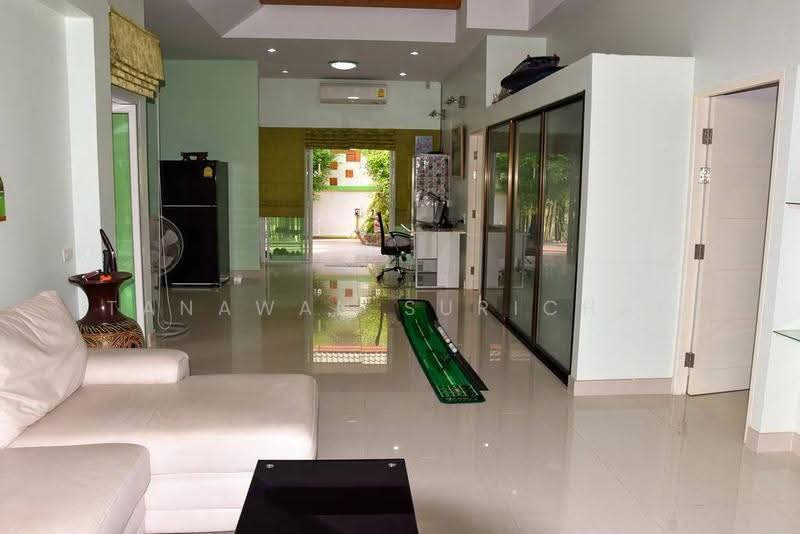 Baan Dusit Pattaya Lake : บ้านดุสิต พัทยา เลค, ชลบุรี, ถนนทางเข้า, ห้วยใหญ่, บางละมุง, ชลบุรี, 360 ตร.ม., บ้านเดี่ยว ขาย, โดย Tanawan Surichai, 500587679 - DDproperty.com