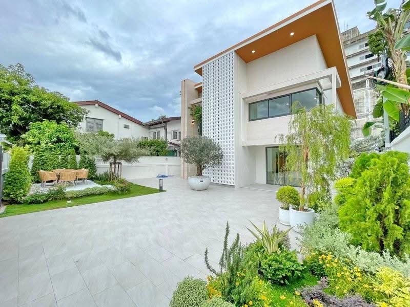 4-BR House, bangkok, Lat Phrao, Bangkok, 4 Bedrooms, 584 sqm, Single Detached House For Sale, by Anthea Khwanngam, 500588147 - DDproperty.com