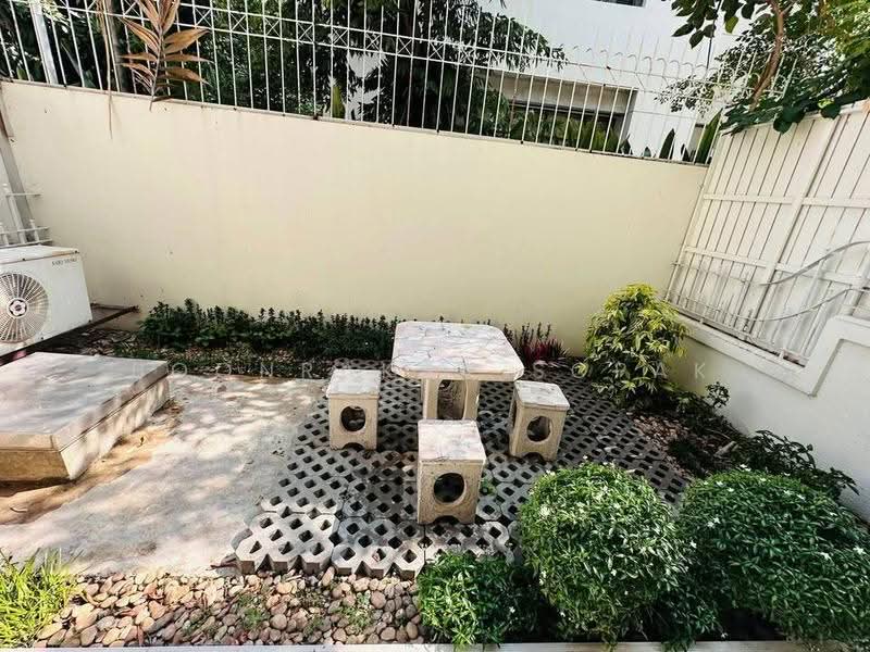 Moo Baan Chicha Castle, bangkok, Sukhumvit 31, Khlongtoei Nua, Watthana, Bangkok, 4 Bedrooms, 350 sqm, Townhouse For Rent, by Boonraksa Sopak, 500588160 - DDproperty.com
