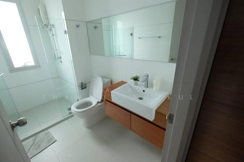 Thru Thonglor, bangkok, Petchaburi Road, Bang Kapi, Huai Khwang, Bangkok, 2 Bedrooms, 62 sqm, Condo For Rent, by Napat Thamakulangkul, 500588180 - DDproperty.com
