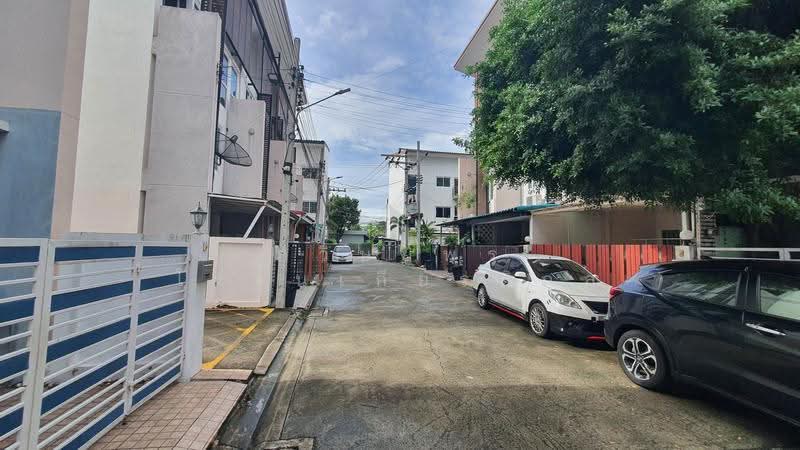 The Attic Lite Chaengwattana, nonthaburi, Soi Si Chai Thong 29/2, Bang Talat, Pak Kret, Nonthaburi, 3 Bedrooms, 200 sqm, Townhouse For Sale, by ภวิษย์พร โรจนเกียรติกุล, 500588297 - DDproperty.com