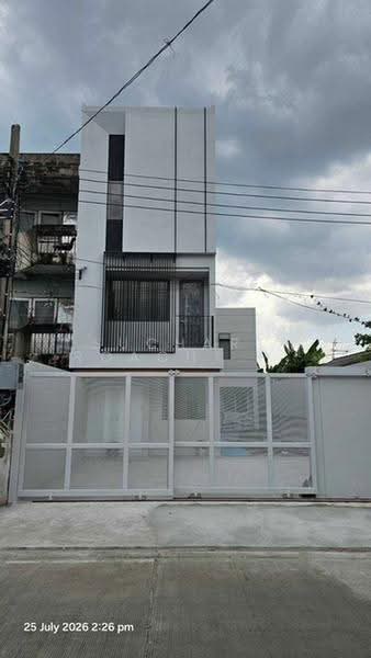 Complete Renovated 3-Story Townhome for Sale 44 Sq. Wah @ Bang Na-Trat 53, samut-prakan, Bangna Trad 53, Bang Kaeo, Bang Plee, Samut Prakan, 3 Bedrooms, 300 sqm, Townhouse For Sale, by Suchart Roachthavilit, 500588992 - DDproperty.com