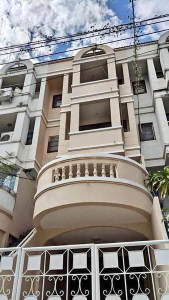 4-BR Townhouse, bangkok, Hua Mak, Bang Kapi, Bangkok, 4 Bedrooms, 368 sqm, Townhouse For Rent, by Vinai Wattana, 500589481 - DDproperty.com