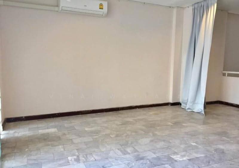 4-BR Townhouse, bangkok, Hua Mak, Bang Kapi, Bangkok, 4 Bedrooms, 368 sqm, Townhouse For Rent, by Vinai Wattana, 500589481 - DDproperty.com