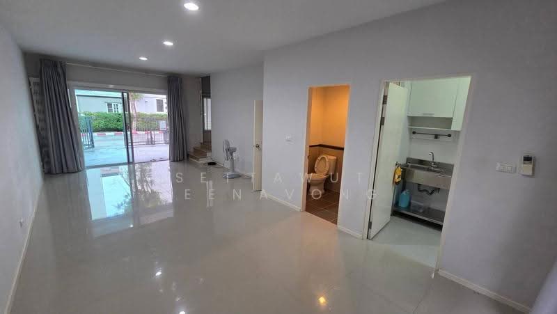 Baan Klang Muang Sukhumvit 77 : บ้านกลางเมือง สุขุมวิท 77 , กรุงเทพ, ซอย อ่อนนุช 17, สวนหลวง, กรุงเทพ, 178 ตร.ม., ทาวน์เฮ้าส์ ขาย, โดย Settawut Leenavong, 500589622 - DDproperty.com