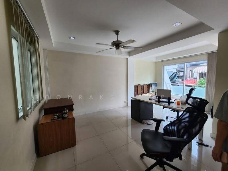 4-BR Townhouse, bangkok, Khlongtoei Nua, Watthana, Bangkok, 4 Bedrooms, 425 sqm, Townhouse For Rent, by Boonraksa Sopak, 500589961 - DDproperty.com