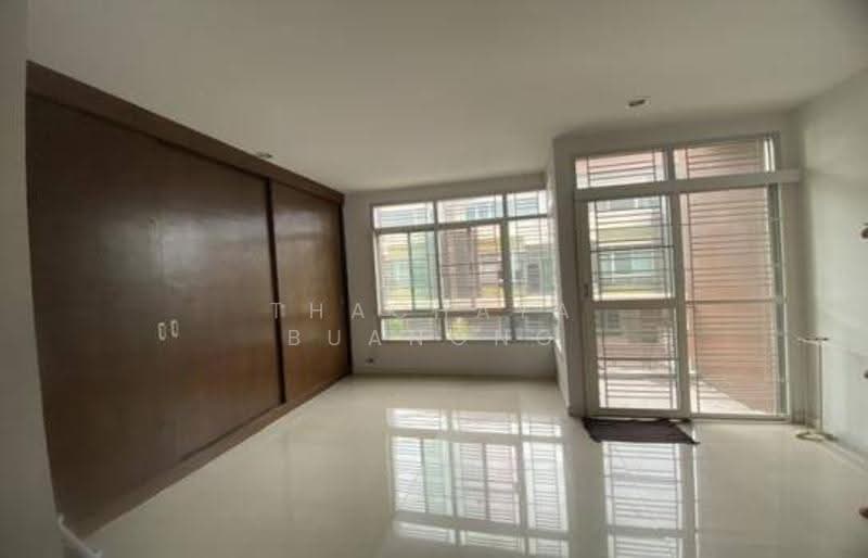 ทาวน์เฮ้าส์ 4-ห้องนอน, กรุงเทพ, ท่าแร้ง, บางเขน, กรุงเทพ, 131 ตร.ม., ทาวน์เฮ้าส์ ขาย, โดย Thachaya Buanong, 500590066 - DDproperty.com