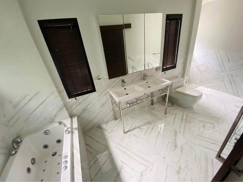 3-BR House, bangkok, Praborommaharatchawang, Phra Nakhon, Bangkok, 3 Bedrooms, 280 sqm, Single Detached House For Rent, by Narinthira Roengrit, 500590104 - DDproperty.com