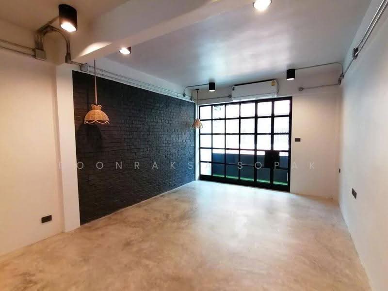 4-BR House, bangkok, Phra Kanong Nua, Watthana, Bangkok, 4 Bedrooms, 256 sqm, Single Detached House For Rent, by Boonraksa Sopak, 500590125 - DDproperty.com