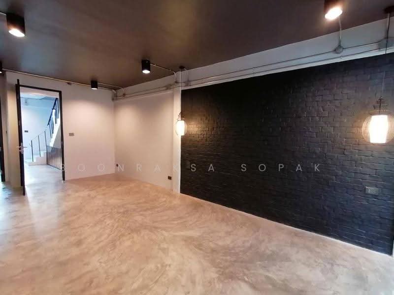 4-BR House, bangkok, Phra Kanong Nua, Watthana, Bangkok, 4 Bedrooms, 256 sqm, Single Detached House For Rent, by Boonraksa Sopak, 500590125 - DDproperty.com