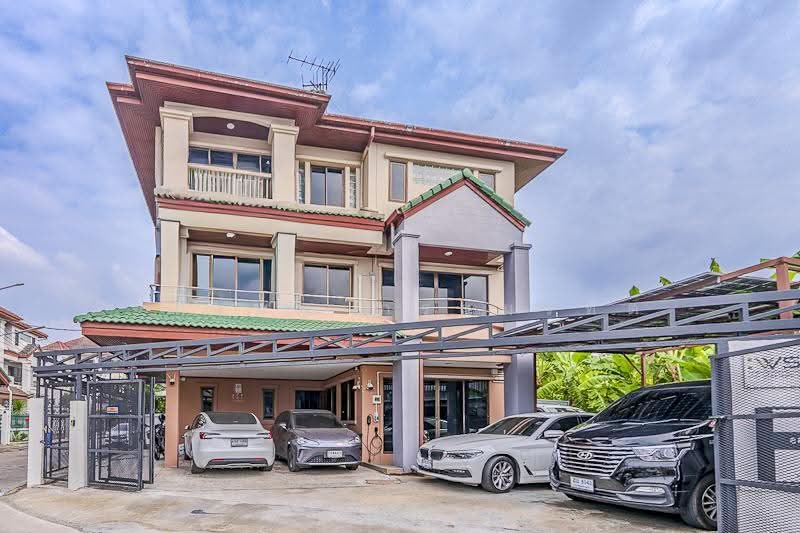 ลาดพร้าว, bangkok, ลาดพร้าว, Khlong Chaokhun Sing, Wang Thonglang, Bangkok, 3 Bedrooms, 250 sqm, Single Detached House For Rent, by อดิเทพ ภระมรทัต, 500590355 - DDproperty.com