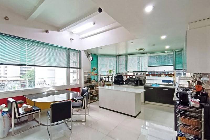 Premier Condominium : พรีเมียร์ คอนโดมิเนียม, กรุงเทพ, ถนนสุขุมวิท 24, คลองตัน, คลองเตย, กรุงเทพ, 410 ตร.ม., คอนโด ขาย, โดย Pemika Aukkaraleekul, 500590667 - DDproperty.com