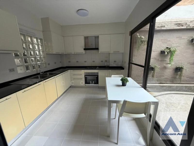 Fully Furnished, Pet friendly 3 Bedrooms House for Rent in Sukhumvit, Bangkok near BTS Phrom Phong, bangkok, Khlong Tan Nua, Watthana, Bangkok, 3 Bedrooms, 400 sqm, Single Detached House For Rent, by Accom Asia, 500590696 - DDproperty.com