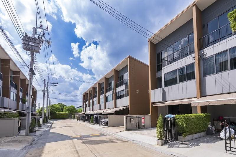 Baan Klang Muang Sukhumvit-Onnut : บ้านกลางเมือง สุขุมวิท อ่อนนุช, กรุงเทพ, Soi On Nut 70/1, ประเวศ, กรุงเทพ, 115 ตร.ม., ทาวน์เฮ้าส์ ขาย, โดย อดิเทพ ภระมรทัต, 500590936 - DDproperty.com