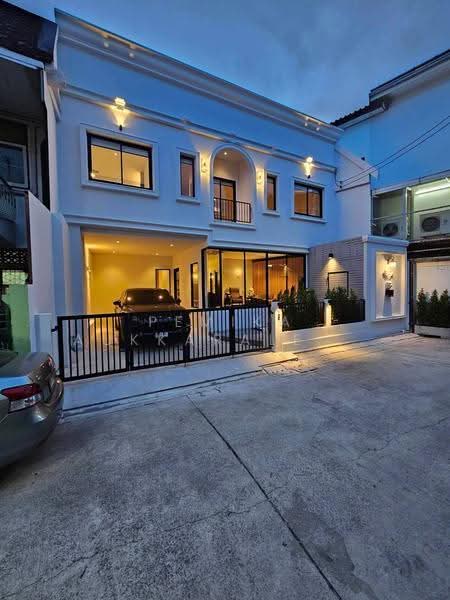 3-BR Townhouse, bangkok, Khlong Tan Nua, Watthana, Bangkok, 3 Bedrooms, 193 sqm, Townhouse For Sale, by Pemika Aukkaraleekul, 500591101 - DDproperty.com