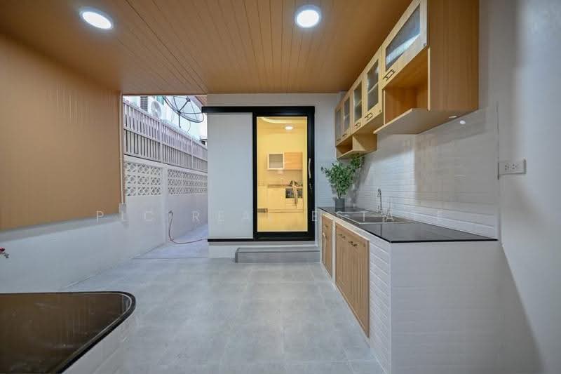 3 Bedroom Modern House for Sale Nern Plub Wan East Pattaya, Chon Buri (Pattaya), Nong Pru, Bang Lamung (Pattaya), Chon Buri (Pattaya), 3 Bedrooms, 220 sqm, Single Detached House For Sale, by PLC real estate, 500591174 - DDproperty.com
