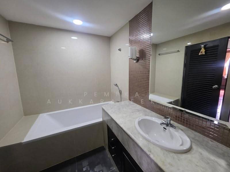Lake Green, bangkok, 199 Sukhumvit Soi 8, Khlong Toei, Bangkok, 2 Bedrooms, 124 sqm, Condo For Sale, by Pemika Aukkaraleekul, 500591528 - DDproperty.com